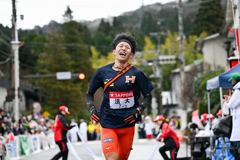 菊地に少し遅れてゴールした細迫　©Nanae Suzuki