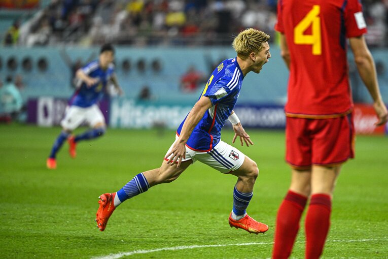 堂安のゴールシーン　©︎Takuya Sugiyama/JMPA