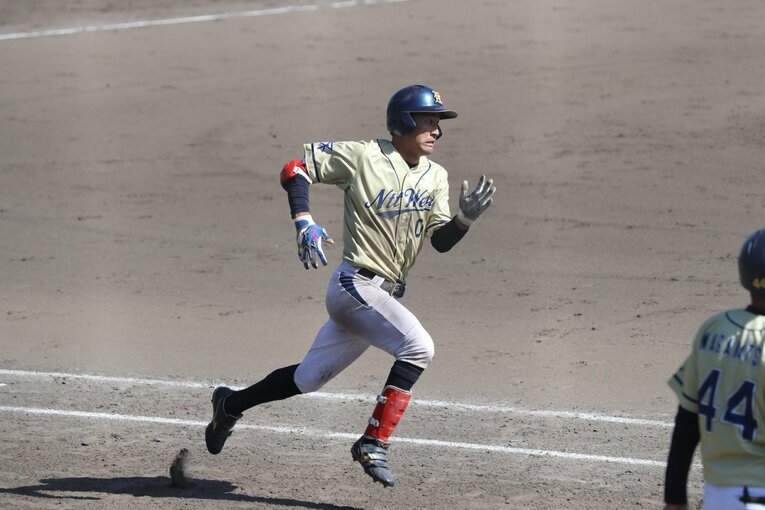 ドラフト候補中間予想・野手編【2位】は藤井健平（NTT西日本・外野手・176cm75kg・左投左打）　©Sankei Shimbun