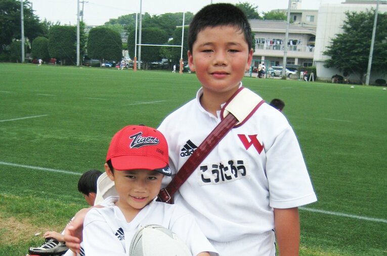 父・克幸さんが立ち上げた「ワセダクラブ」でプレーしていた小学生時代の清宮幸太郎。弟・福太郎君も以前は楕円球を追いかけていた　©Kotaro Kiyomiya