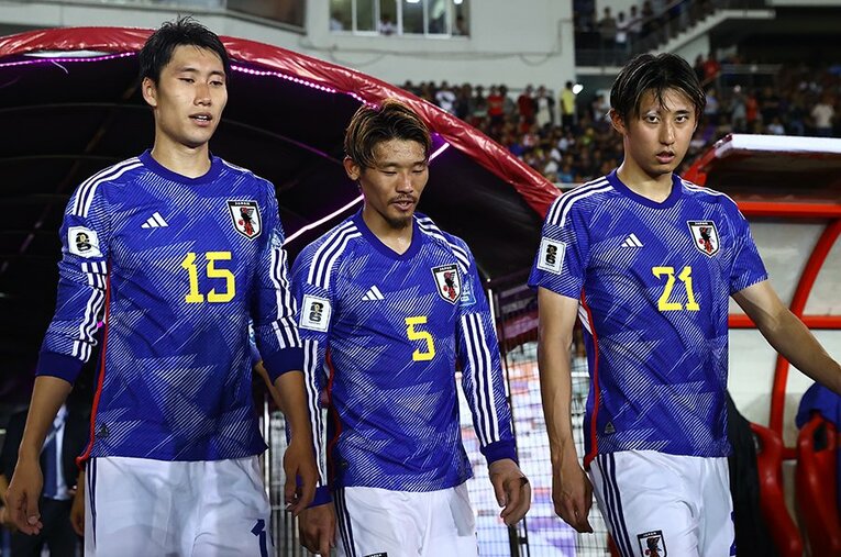 日本代表6月シリーズでの鎌田大地（左）と伊藤洋輝（右）。今夏の移籍市場で注目を集める2人など、ブラジル人記者に評価を聞いてみた ／ photograph by JFA/AFLO