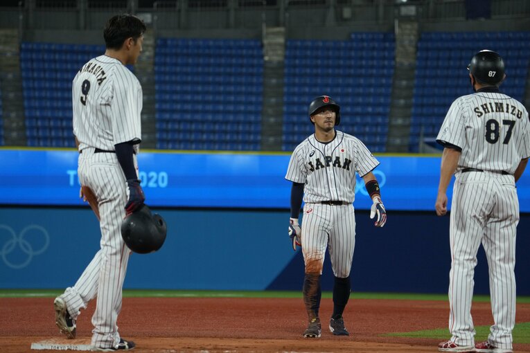 タイブレークで塁に出ていた柳田（左）と菊池　(C)Masaki Fujioka/JMPA