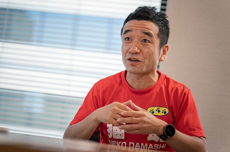 マラソンのカンボジア代表としてリオデジャネイロ五輪にも出場した、お笑い芸人の猫ひろし ／ photograph by Shiro Miyake