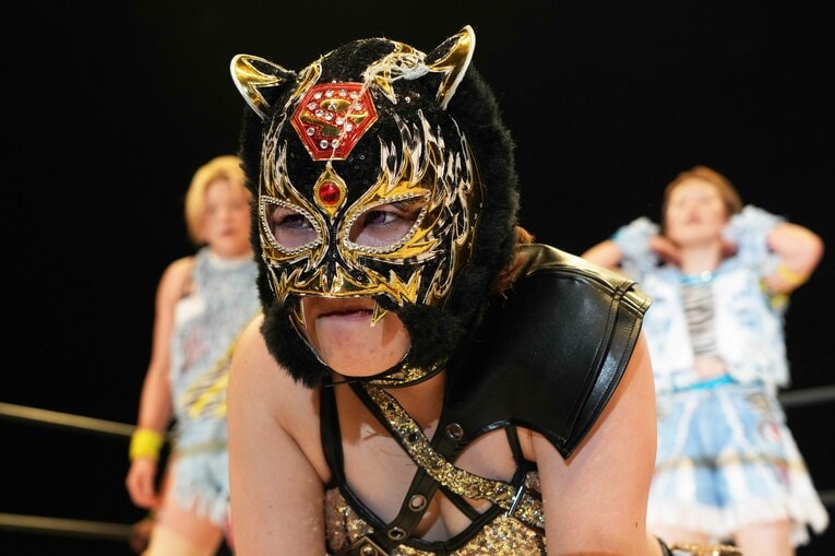 ジャガー横田、高橋奈七永、中西百重という“全女レジェンド”たちに敗れ、悔しさをあらわにするスターライト・キッド