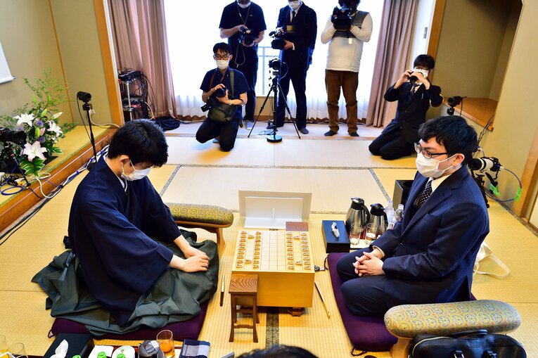 再指し直し局の開始時　©日本将棋連盟