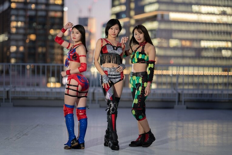 マリーゴールドの“グラビア三銃士”　©Shiro Miyake