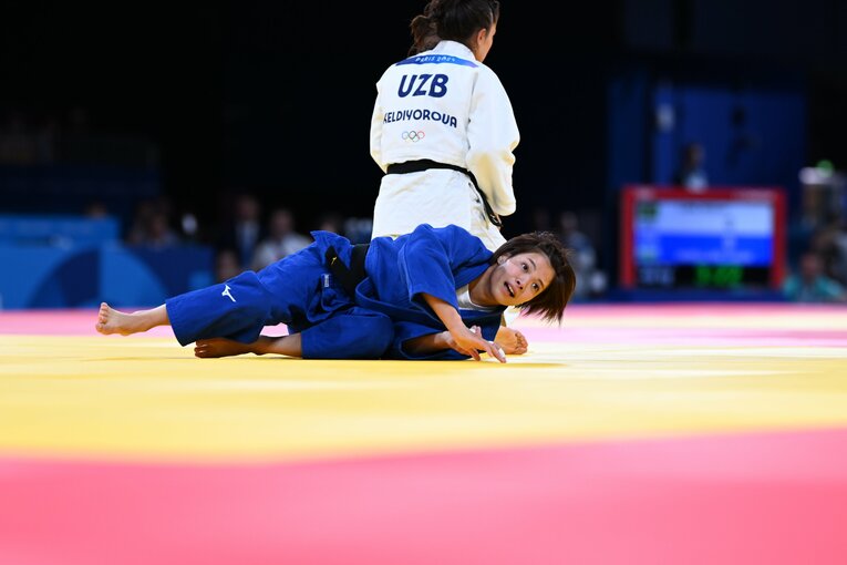 ディヨラ・ケルディヨロワに一本を許した阿部詩（連続写真3/3）©︎Naoya Sanuki/JMPA