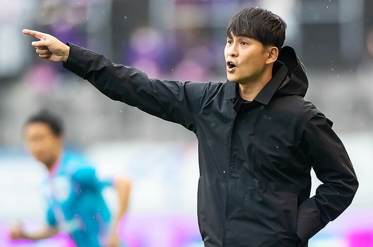 2022シーズンの川井健太監督。就任2シーズン目の今季、サガン鳥栖をどのような方向性に導くか ／ photograph by J.LEAGUE