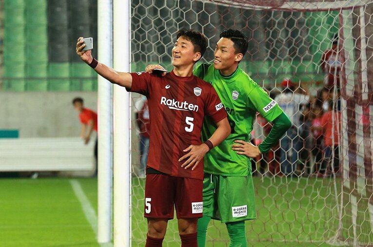 キム・スンギュ（右）とチョン・ウヨンは韓国代表として戦う。 ／ photograph by Getty Images