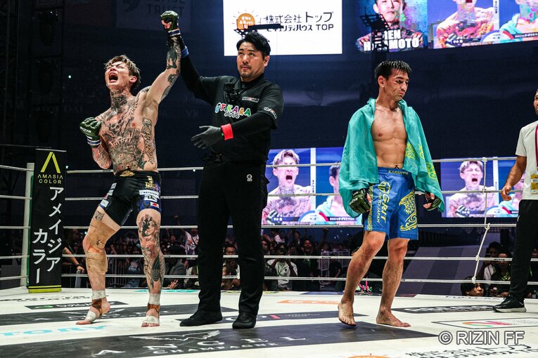 2-1のスプリットデシジョンで平本蓮が勝利した　©RIZIN FF