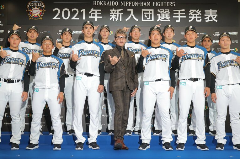 今季、ペナントレースで首位を走る日ハムで活躍する2021年ドラフトでの入団選手たち。異例の「当たり年」ドラフトはなぜ起きたのか？ 　©JIJI PRESS