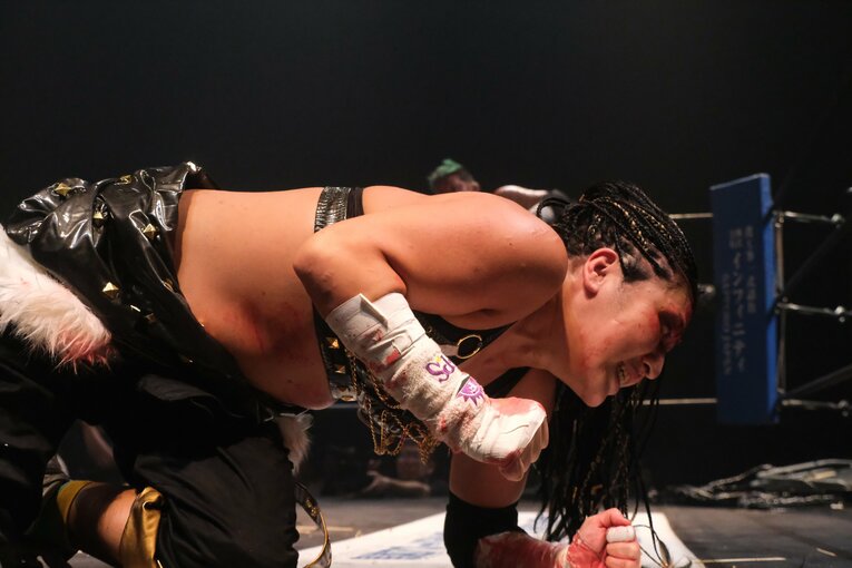 元パティシエが蛍光灯で殴り合い…“デスマッチアマゾネス”山下りなの媚びない魅力「犯罪以外なら何してもいい」 米国で男子相手に王座獲得(15)