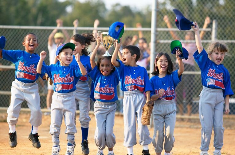 少年野球チーム内の「お茶当番」、アメリカでの実情は？ ／ photograph by Getty Images