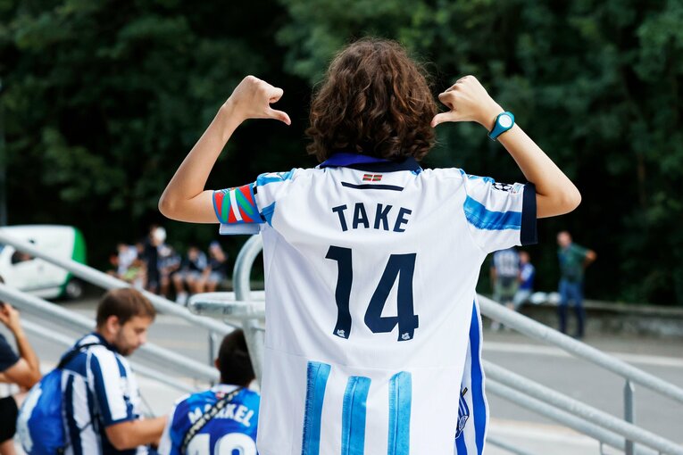 「タケはゴレアドール（点取り屋）だ！」“TAKEユニ少年”の久保建英評…初CLにリーガ6戦4発「ソシエダサポの愛と期待」は高まるばかり(4)