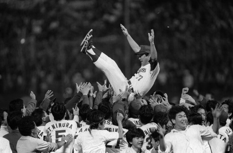 1988年、中日をセ・リーグ優勝に導き胴上げされる星野仙一　©JIJI PRESS