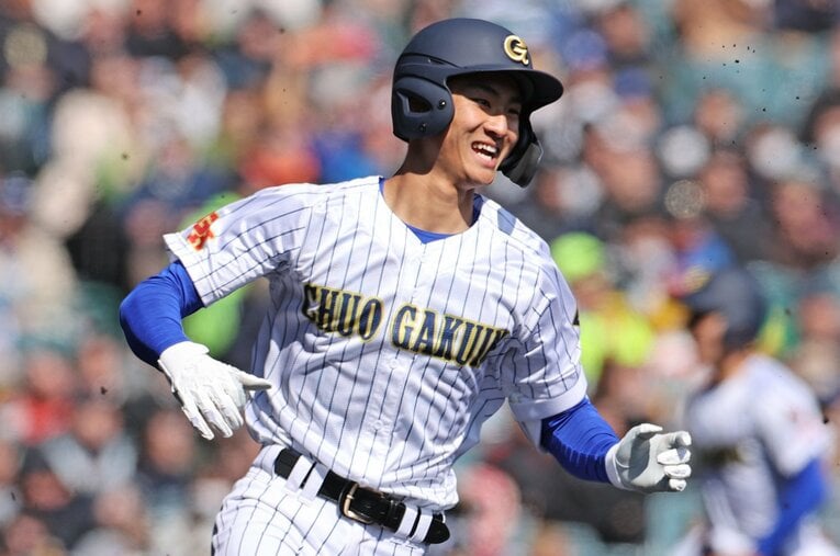 甲子園初勝利を挙げた中央学院高のショート・颯佐心汰。ソフトバンク・今宮健太を彷彿とさせる抜群の運動能力で投手としても活躍 ／ photograph by JIJI PRESS