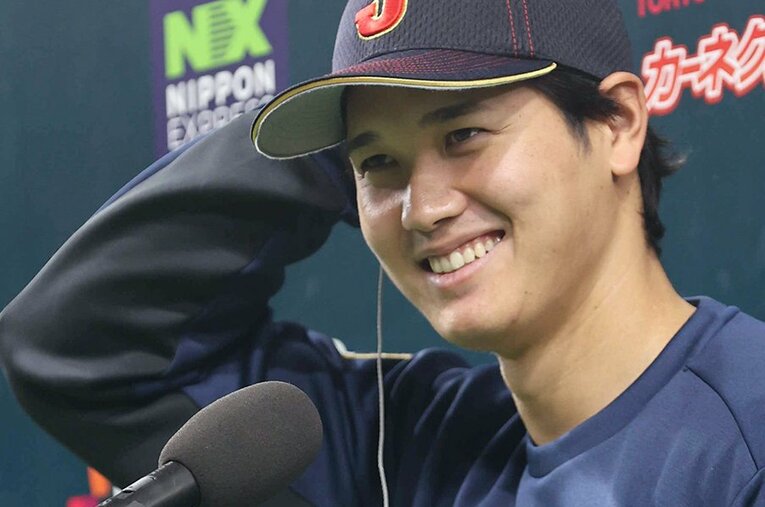毎回のヒーローインタビューで観客を大いに沸かせる大谷翔平 ／ photograph by JIJI PRESS