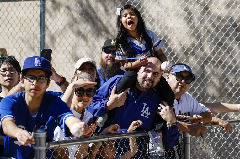「サインくださーい！」と叫ぶファン　©Getty Images