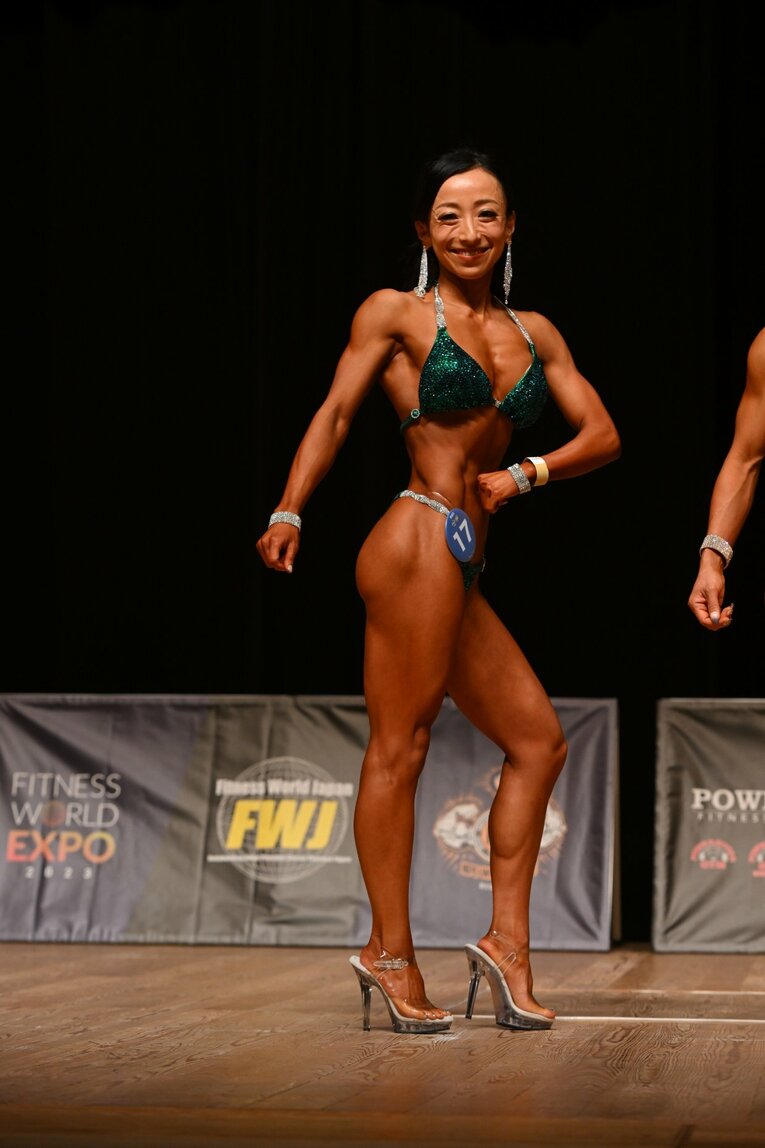 ボディメイクに挑戦した藤澤さん（全14枚中の11枚目）　提供／FWJ