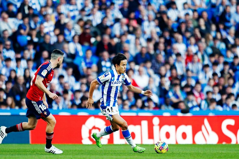 「TAKE 14」ユニ少年の期待に応えて…前髪イメチェン久保建英のW杯後ソシエダ初戦「ゴールへの気迫＋守備」を撮った〈写真多数〉(16)