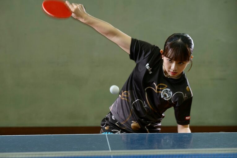 青学大3年生で、Tリーグでもプレーするカットマン・小林りんご【スワイプするとそのほかの写真もご覧になれます】　©Hirofumi Kamaya