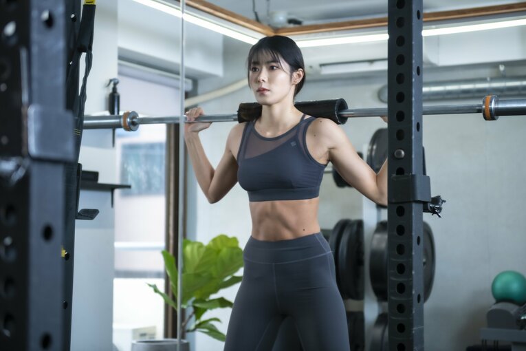 「ジョジョ立ち写真」に19万いいね…とももともも25歳に聞く撮影のウラ側「コスプレにも肉体美が求められている」《特別グラビア》(46)