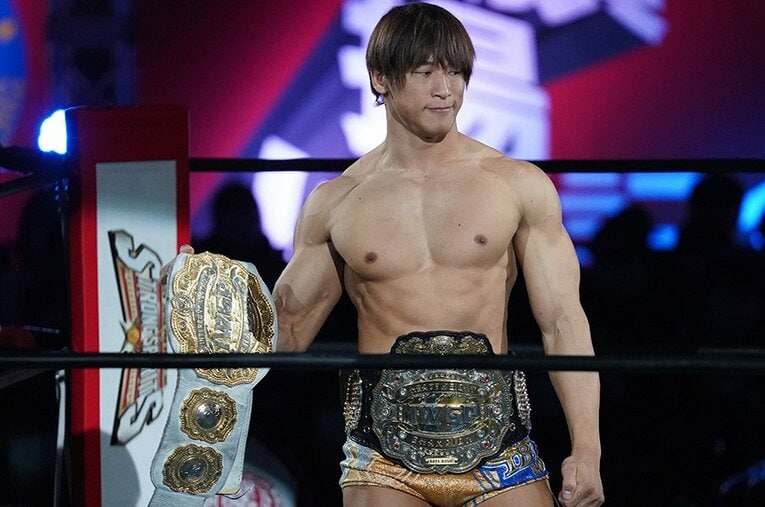 IWGP世界ヘビー級王座に就いた飯伏幸太は新日本プロレスが迎えている試練を乗り越えることができるだろうか ／ photograph by Essei Hara