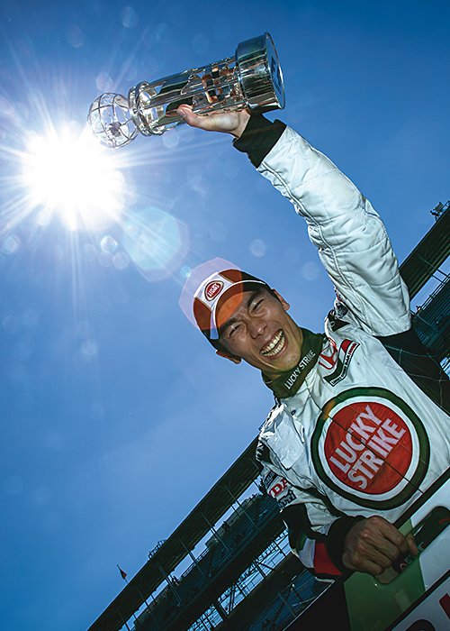レース後、満面の笑みを見せた琢磨はチームスタッフやサポーター、さらには現場に来ていないホンダの栃木研究所の技術者にも感謝の気持ちを強調した