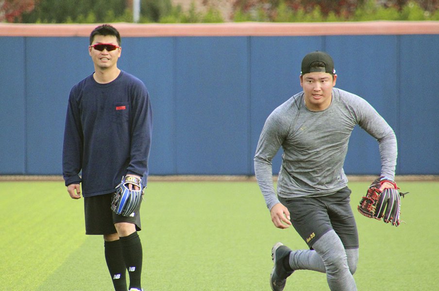 なぜ彼らは青木宣親の下に集うのか。村上、中山、宮本、上田、西浦の心。<Number Web> photograph by Kyodo News