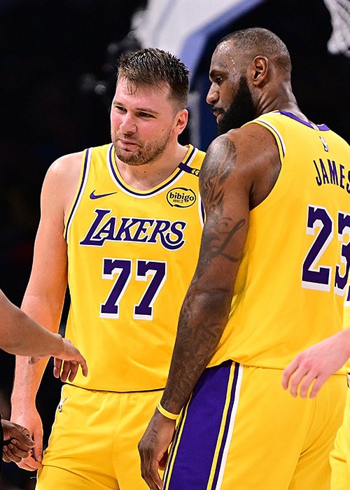 バス家がオーナーを務める間にNBAファイナルに17度出場し、11回優勝した