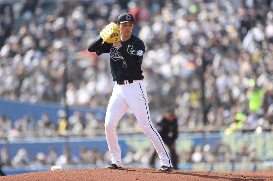 佐々木朗希と野田浩司の“19奪三振”に共通点が!? 27年前を知るレジェンド2人が語る「マリンの風」と「横滑りするフォーク」<Number Web> photograph by Sankei Shimbun