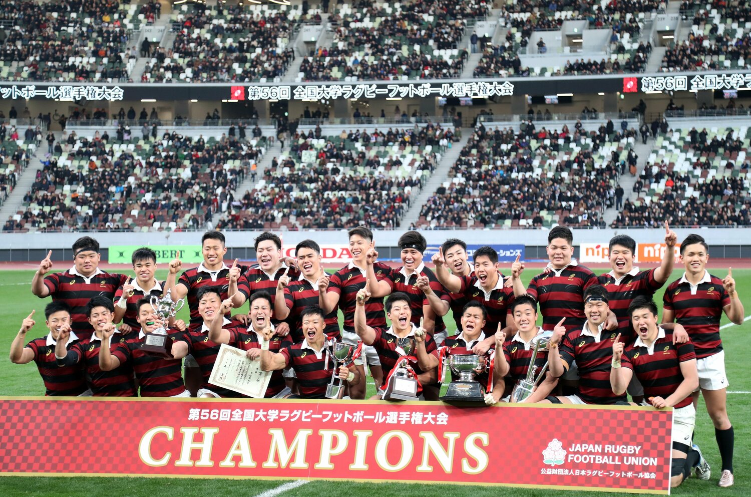 齋藤直人、下川甲嗣、長田智希といったW杯代表の座を掴んだ選手たちが揃っていた当時の早稲田大学。この優勝の瞬間を清宮も国立で見届けていた　©︎Yoshio Tsunoda/AFLO