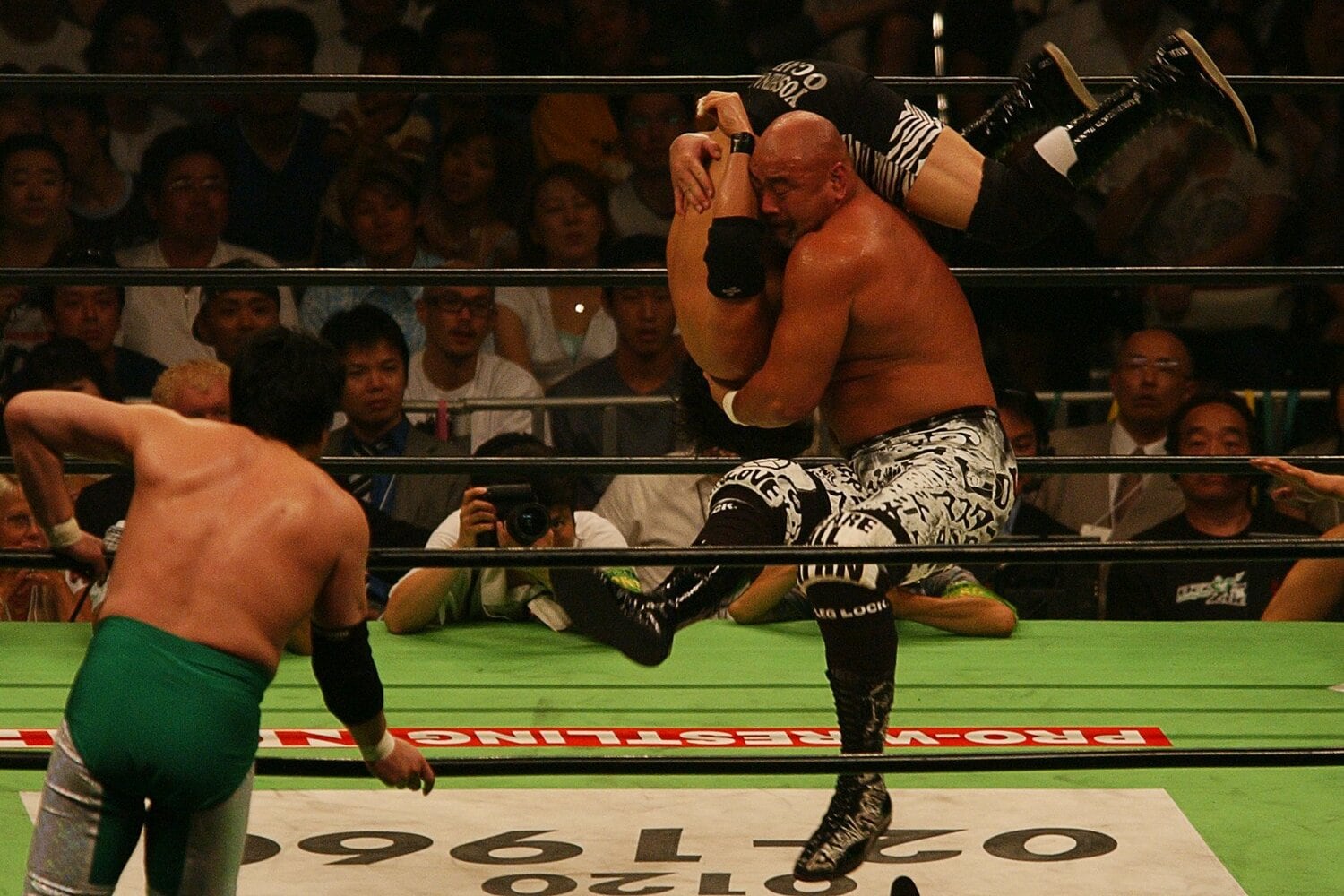 2004年7月10日、三沢光晴の目の前で掟破りのエメラルドフロウジョンを見せつけた