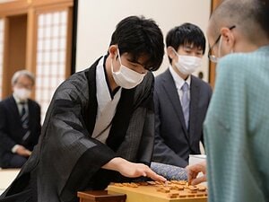 羽生さんは2年後、ひふみんは8年後。藤井聡太棋聖、2つ目のタイトルは？