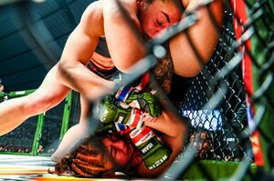 【衝撃】タップの瞬間、RENAの顔は歪んでいた…“衝撃の敗戦”はなぜ起きたのか？ 対戦相手は「またRIZINで試合がしたい」、“カラフルな海外勢”がもたらすものは