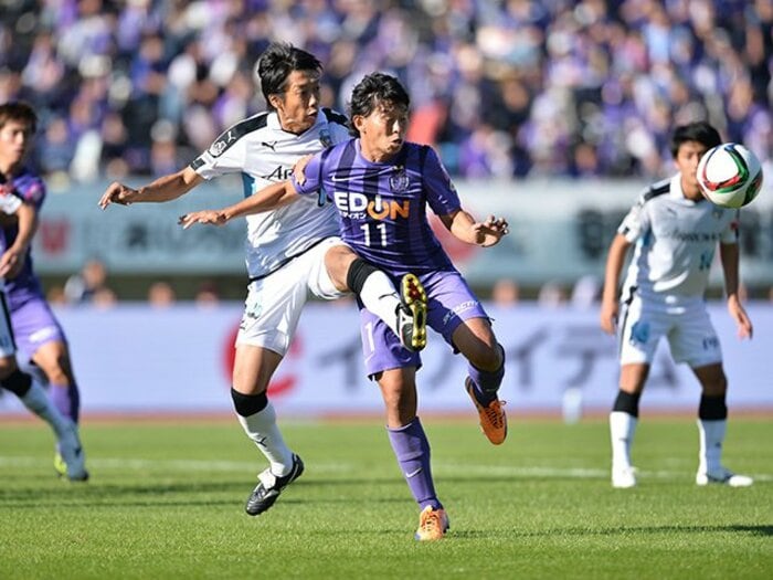 広島がJ3連覇中の「反則ポイント」。球際の激しさとクリーンの両立は？＜Number Web＞ photograph by J.LEAGUE PHOTOS