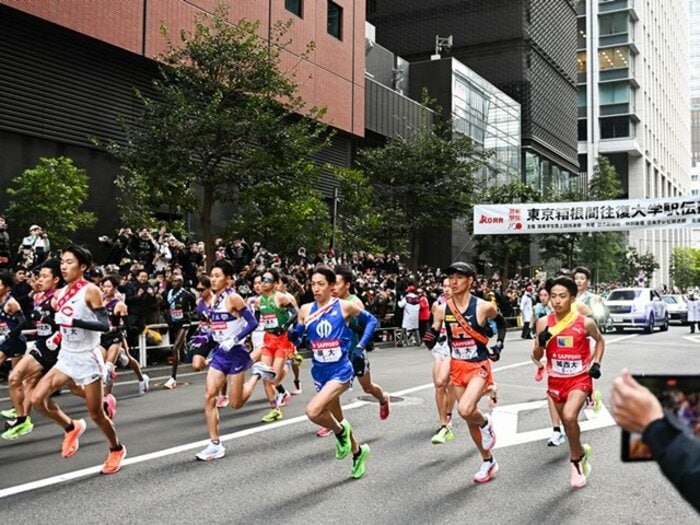 箱根駅伝、衝撃の「16校繰り上げ」はなぜ起きた？ 「3区だけで1～10位が“3分39秒差”」「新シューズが追い風に？」「佐藤圭汰“大逃げ”宣言の影響」＜Number Web＞ photograph by Nanae Suzuki