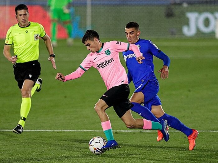 バルサ17歳新星ペドリって何者？ “憧れのイニエスタ”と同じ才能を感じた、恩師の言葉＜Number Web＞ photograph by Getty Images