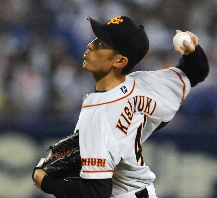 ヘルメット破壊で場内騒然」フルイニング出場中の阪神・金本知憲に頭部