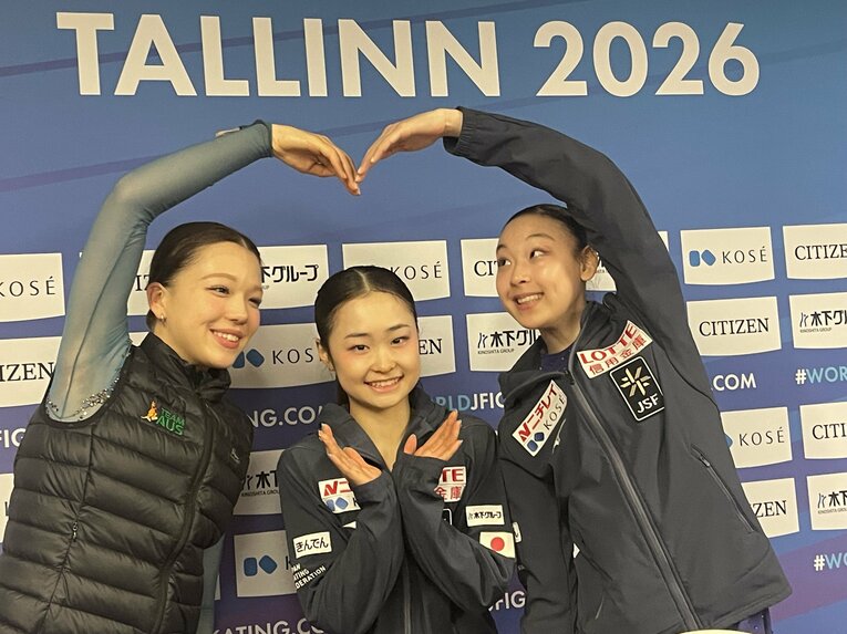 左から2位ハナ・バス（オーストラリア）、1位島田、3位岡万佑子　©Akiko Tamura