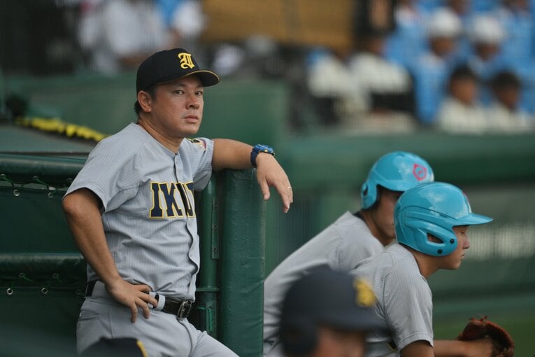 仙台育英を率いる須江航監督　©Hideki Sugiyama