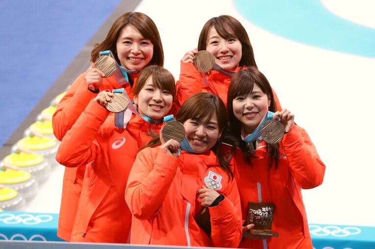 平昌五輪で銅メダルを獲得したロコ・ソラーレ　©JMPA