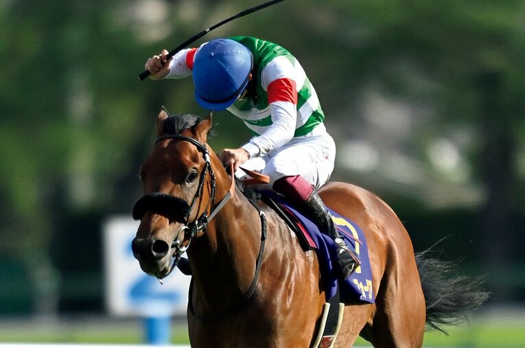 第81回皐月賞を制したエフフォーリアと横山武史 ／ photograph by Keiji Ishikawa