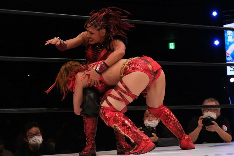 「女子プロレスを背負って立つ」スターダム王者・朱里が語る“朱いベルト”への思い…岩谷麻優戦で「ドローは絶対に嫌だった」理由とは？(18)