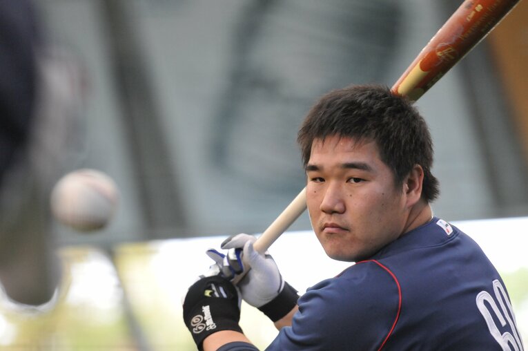 「サンペイ、三振してもいいからさ」“おかわりくん”ブレイク前夜の西武・中村剛也を救った言葉《祝・史上14人目の450本塁打》(55)