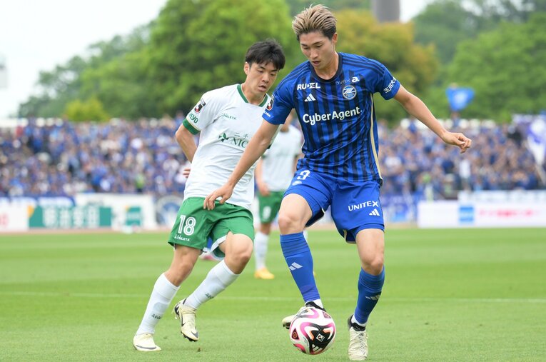 藤尾（右）、山田楓喜といったパリ世代はU-23日本代表への招集が予想される　©FCMZ