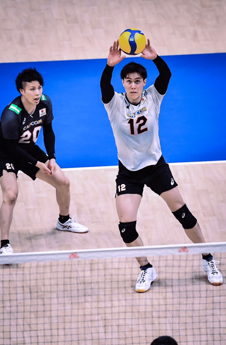 高橋藍、山本智大（NVL中国戦）　©︎FIVB