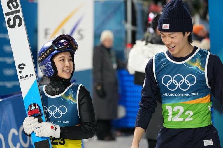 ミラノ五輪ジャンプ混合団体で銅メダルを獲得した日本チーム【スワイプするとそのほかの写真もご覧になれます】　©Tsutomu Kishimoto／JMPA