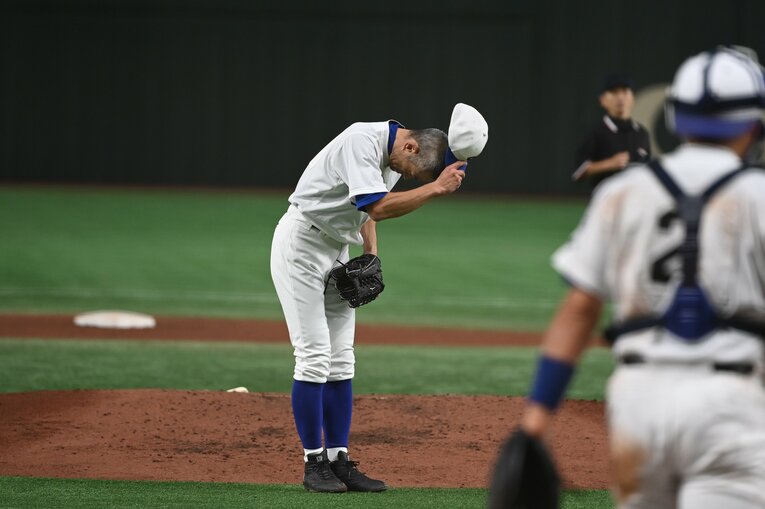 脱帽する投手・イチロー　©Naoya Sanuki