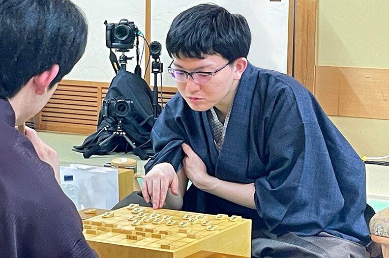 永瀬拓矢は王将戦、名人戦に続き王位戦で絶対王者・藤井聡太に挑むことになる ／ photograph by Shintaro Okawa
